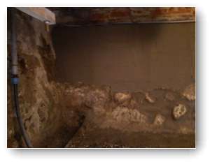 Kellerw�nde mit Sanierputz verputzt und Natursteine verfugt