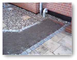 Plaster mit Natursteineinfassung