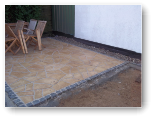 Gartenterrasse gepflastert